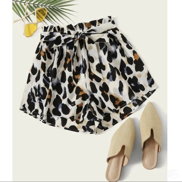 •NEW•SASHA TIE-WAIST ANIMAL PRINT SHORTS•XL-2X - Picture 2 of 13